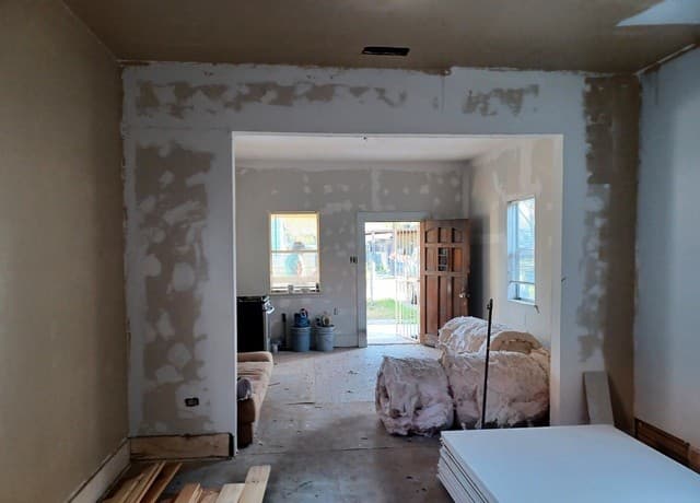 2-bedroom rental at 213 Pendleton Ave in San Antonio, TX — photo 5
