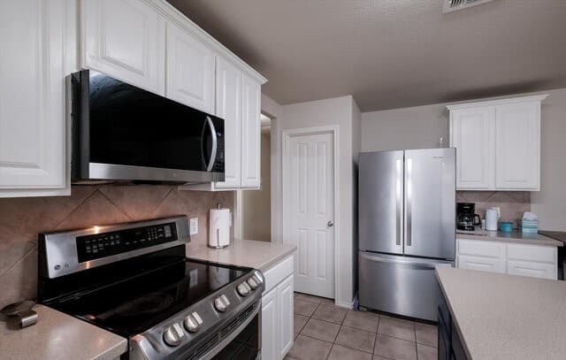 4-bedroom rental at 938 Magnolia Summit in San Antonio, TX — photo 5