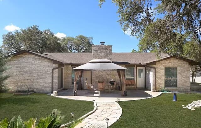 3-bedroom rental at 9811 Tamber in San Antonio, TX — photo 3