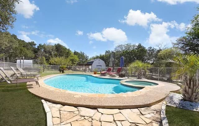 3-bedroom rental at 9811 Tamber in San Antonio, TX — photo 4