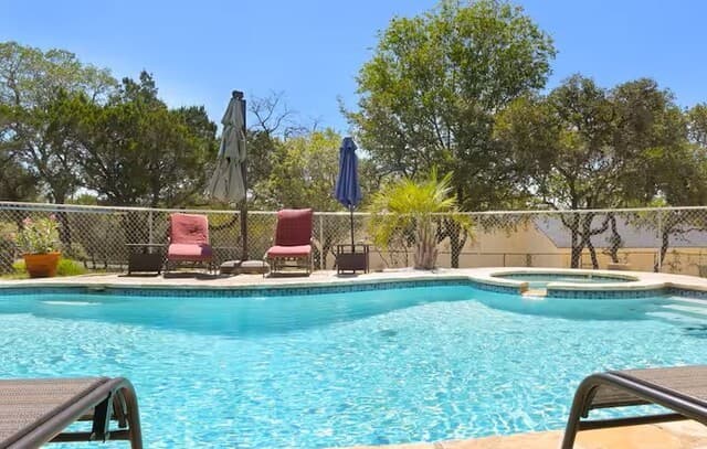 3-bedroom rental at 9811 Tamber in San Antonio, TX — photo 5