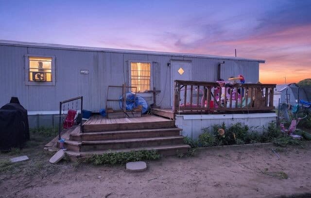 3-bedroom rental at 408 Hickory St in Jourdanton, TX — photo 2