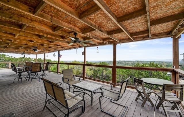 4-bedroom rental at 318 S Polly Peak in Bandera, TX — photo 1