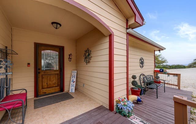 4-bedroom rental at 318 S Polly Peak in Bandera, TX — photo 4
