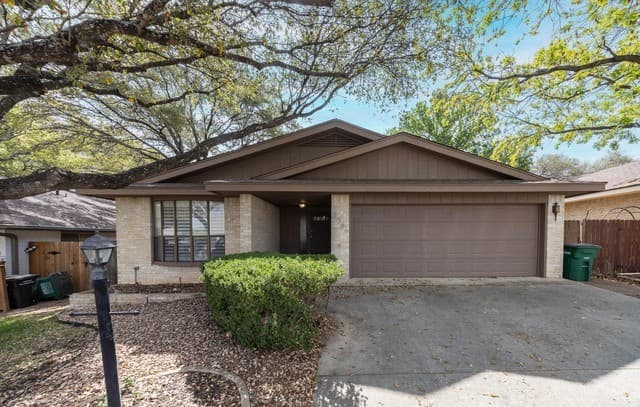 2-bedroom rental at 3006 Gailer in San Antonio, TX — photo 1
