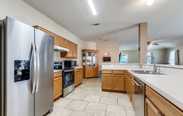 3-bedroom rental at 9442 Sage Terrace in San Antonio, TX — photo 3