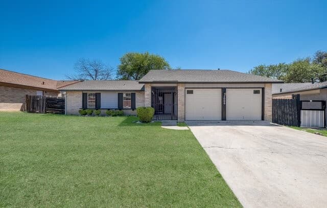 4-bedroom rental at 7006 Autumn Chase St in San Antonio, TX — photo 2