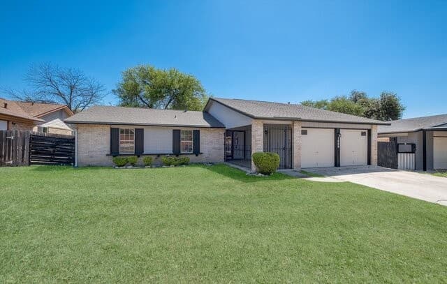 4-bedroom rental at 7006 Autumn Chase St in San Antonio, TX — photo 3