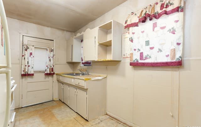 3-bedroom rental at 1238 Paso Hondo in San Antonio, TX — photo 5