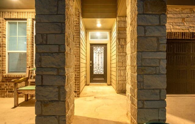 4-bedroom rental at 21902 Santa Elena Cyn in San Antonio, TX — photo 3