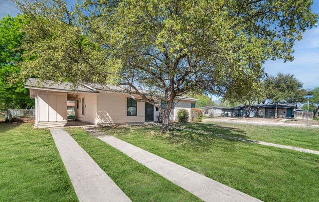 3-bedroom rental at 4135 King Krest in San Antonio, TX — photo 2