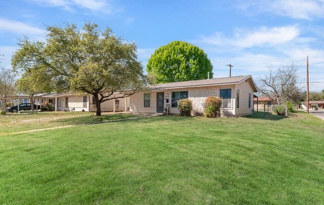 3-bedroom rental at 4135 King Krest in San Antonio, TX — photo 3