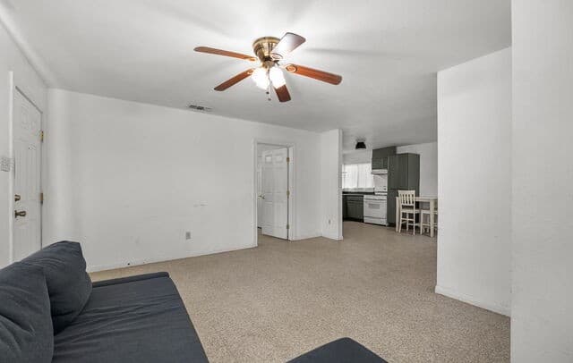 3-bedroom rental at 4135 King Krest in San Antonio, TX — photo 4