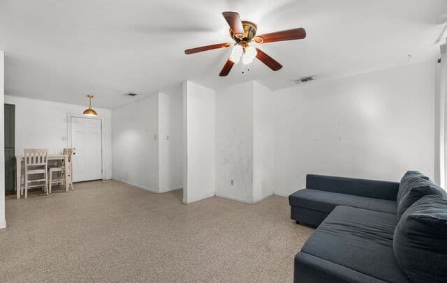 3-bedroom rental at 4135 King Krest in San Antonio, TX — photo 5