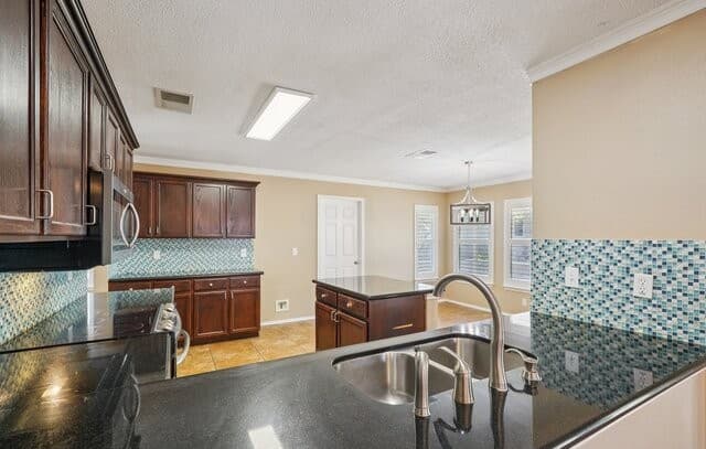 4-bedroom rental at 2318 Tristan in San Antonio, TX — photo 5