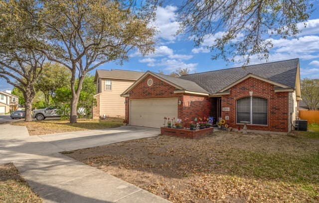 3-bedroom rental at 13651 Bridgeview in San Antonio, TX — photo 3