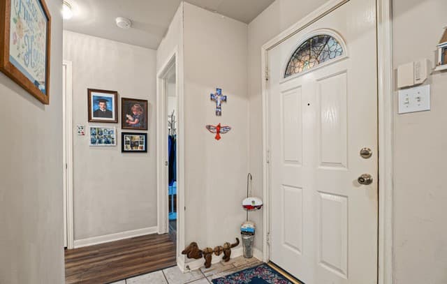 3-bedroom rental at 13651 Bridgeview in San Antonio, TX — photo 5