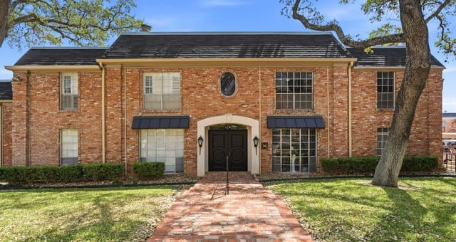 2-bedroom rental at 7500 Callaghan Unit APT 140 in San Antonio, TX — photo 2