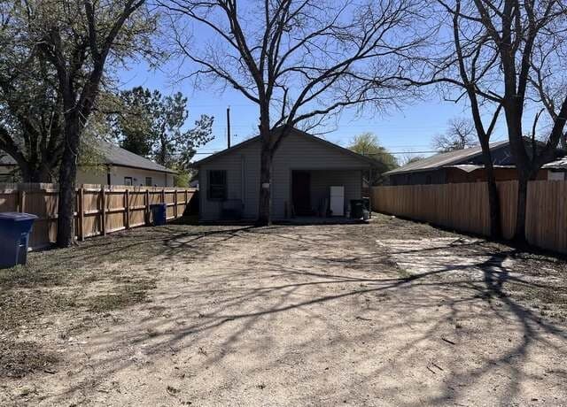 3-bedroom rental at 231 Ceralvo St in San Antonio, TX — photo 3