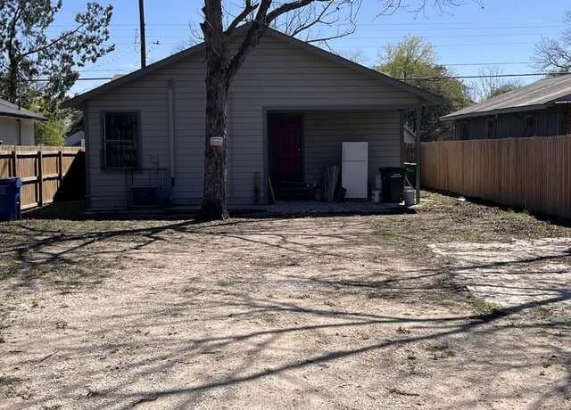 3-bedroom rental at 231 Ceralvo St in San Antonio, TX — photo 4