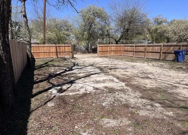 3-bedroom rental at 231 Ceralvo St in San Antonio, TX — photo 5