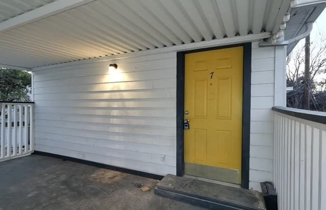 1-bedroom rental at 137 Norwood Unit 7 in San Antonio, TX — photo 1