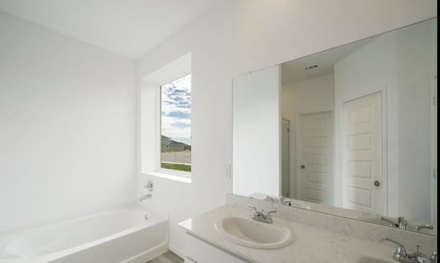 4-bedroom rental at 16531 Ginger Crossing in Elmendorf, TX — photo 4