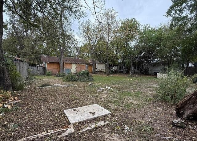 3-bedroom rental at 1033 Saldana in San Antonio, TX — photo 5