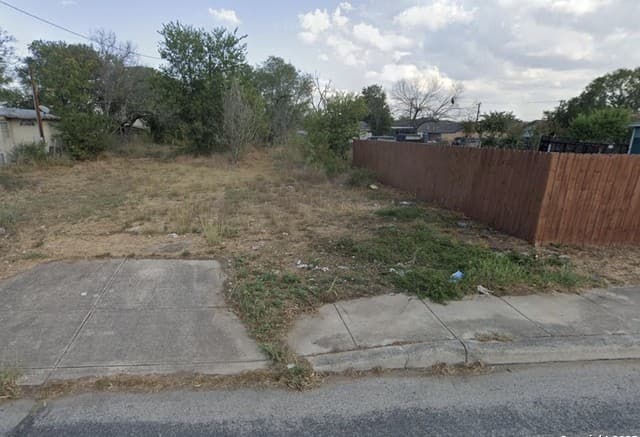 rental at 2716 Wayne in San Antonio, TX — photo 2