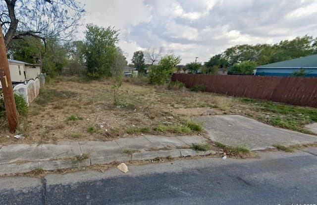 rental at 2716 Wayne in San Antonio, TX — photo 3