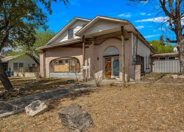 rental at 1907 W Woodlawn Ave in San Antonio, TX — photo 3