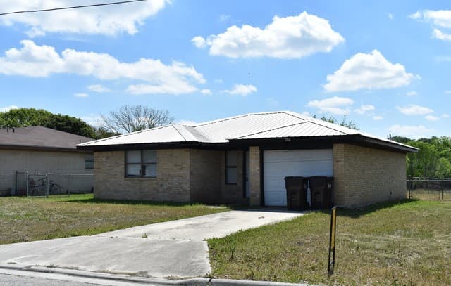 3-bedroom rental at 304 Meadow Drive in Marion, TX — photo 1