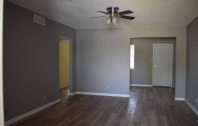 3-bedroom rental at 304 Meadow Drive in Marion, TX — photo 4