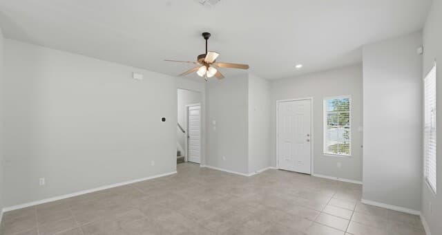 4-bedroom rental at 5502 Daniel Way in St Hedwig, TX — photo 2