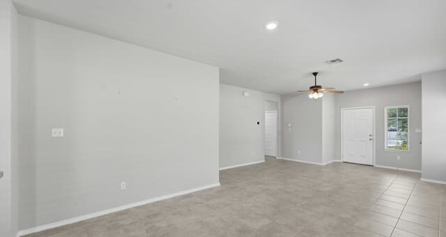 4-bedroom rental at 5502 Daniel Way in St Hedwig, TX — photo 3