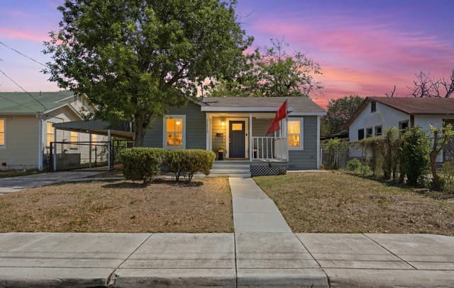 3-bedroom rental at 2410 Saint Anthony Ave in San Antonio, TX — photo 2