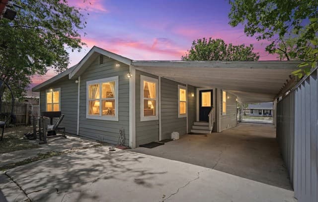 3-bedroom rental at 2410 Saint Anthony Ave in San Antonio, TX — photo 3