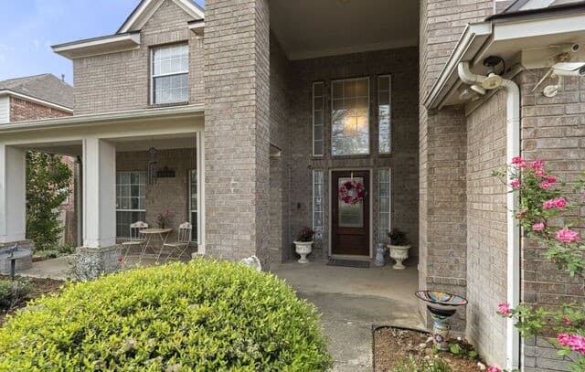 6-bedroom rental at 38 Cellini in San Antonio, TX — photo 1