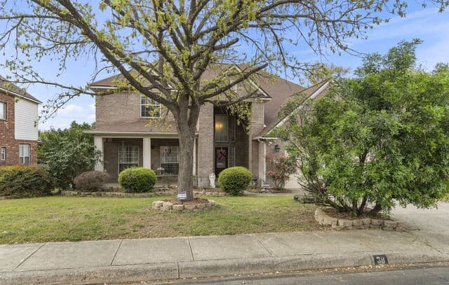 6-bedroom rental at 38 Cellini in San Antonio, TX — photo 2
