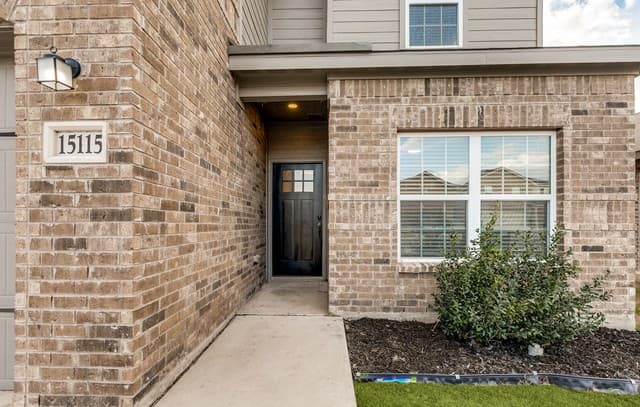5-bedroom rental at 15115 Escalante in Von Ormy, TX — photo 3