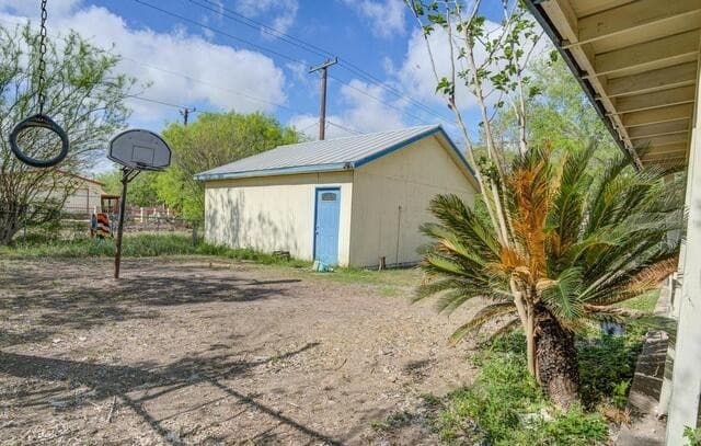 3-bedroom rental at 5434 Plumtree Dr in San Antonio, TX — photo 2