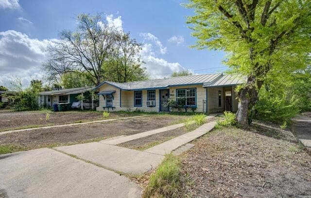 3-bedroom rental at 5434 Plumtree Dr in San Antonio, TX — photo 3