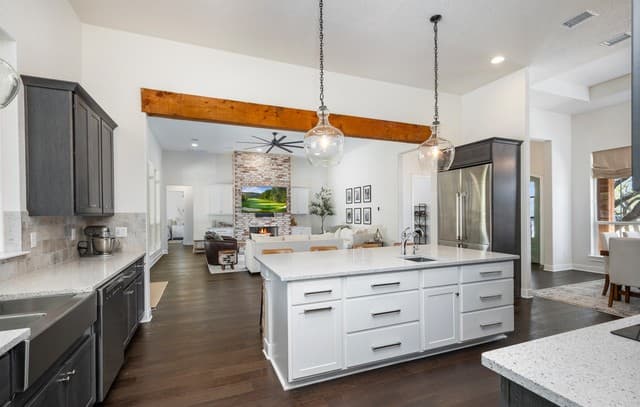 4-bedroom rental at 117 Sabella in Spring Branch, TX — photo 5
