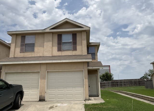 rental at 10802 Mathom Landing in Universal City, TX — photo 1