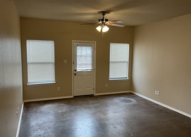 rental at 10802 Mathom Landing in Universal City, TX — photo 3