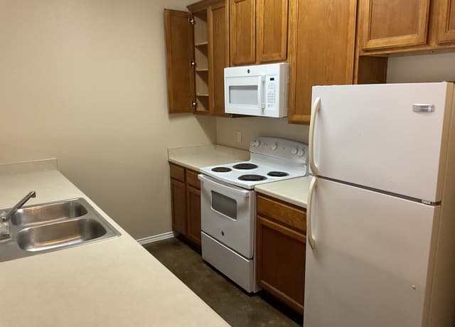 rental at 10802 Mathom Landing in Universal City, TX — photo 4