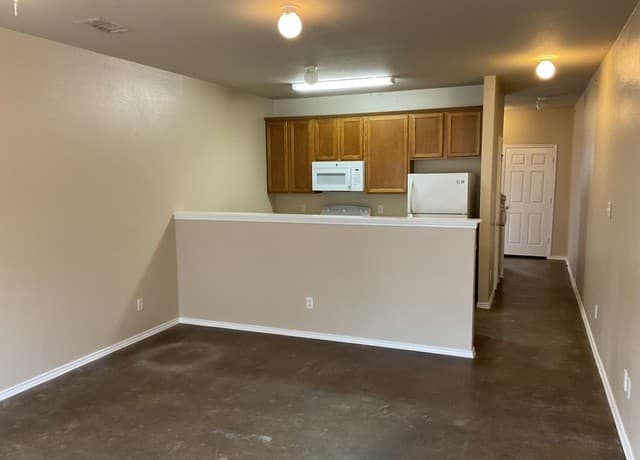rental at 10802 Mathom Landing in Universal City, TX — photo 5