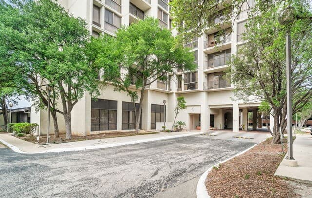 2-bedroom rental at 7701 Wurzbach Unit 1802 in San Antonio, TX — photo 5