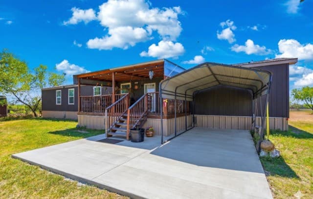 3-bedroom rental at 2145 Fm 2504 in Poteet, TX — photo 4