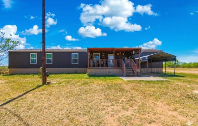 3-bedroom rental at 2145 Fm 2504 in Poteet, TX — photo 5